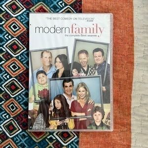 💥 MODERN FAMILY DVD SET SEASON 1